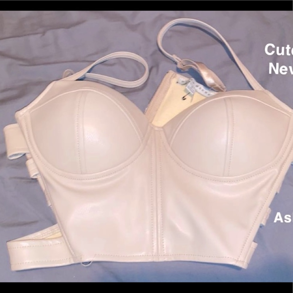 Cute top, in tan never worn